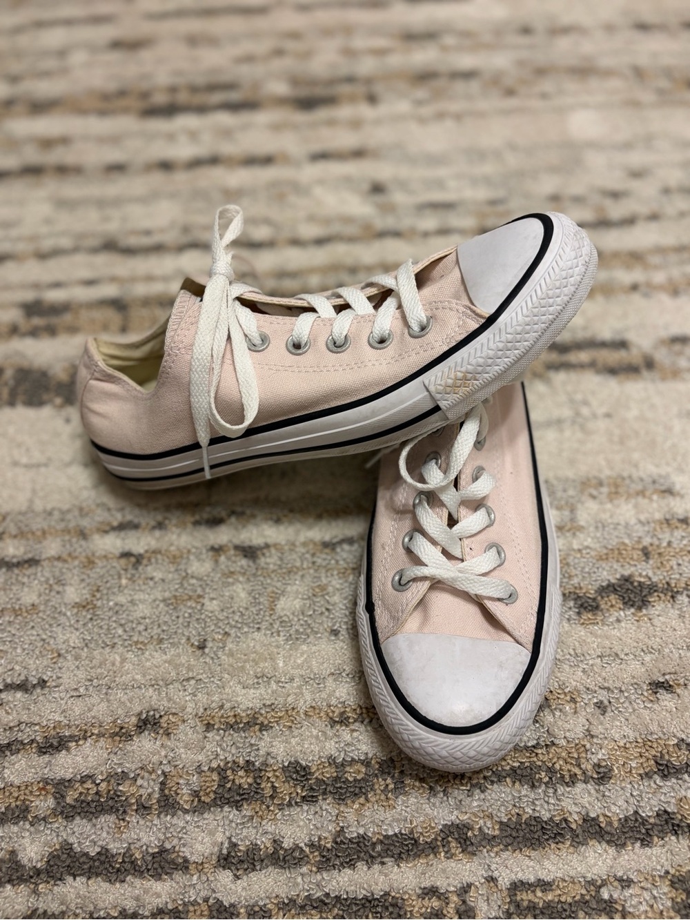 Converse | Classic Low-Top Canvas Sneakers in Light Pink size 8